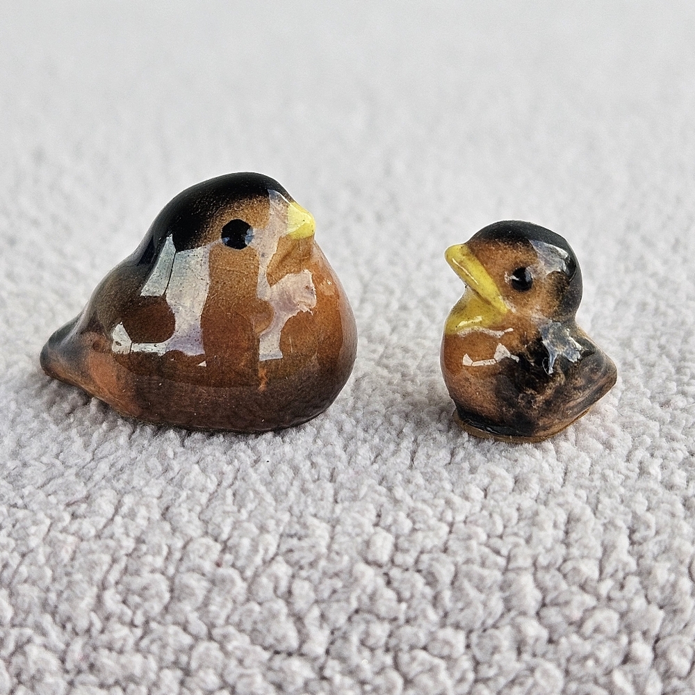 Hagen Renaker Robin Bird Set Mama Baby Black Miniature Set of 2 Figurine 9/16"